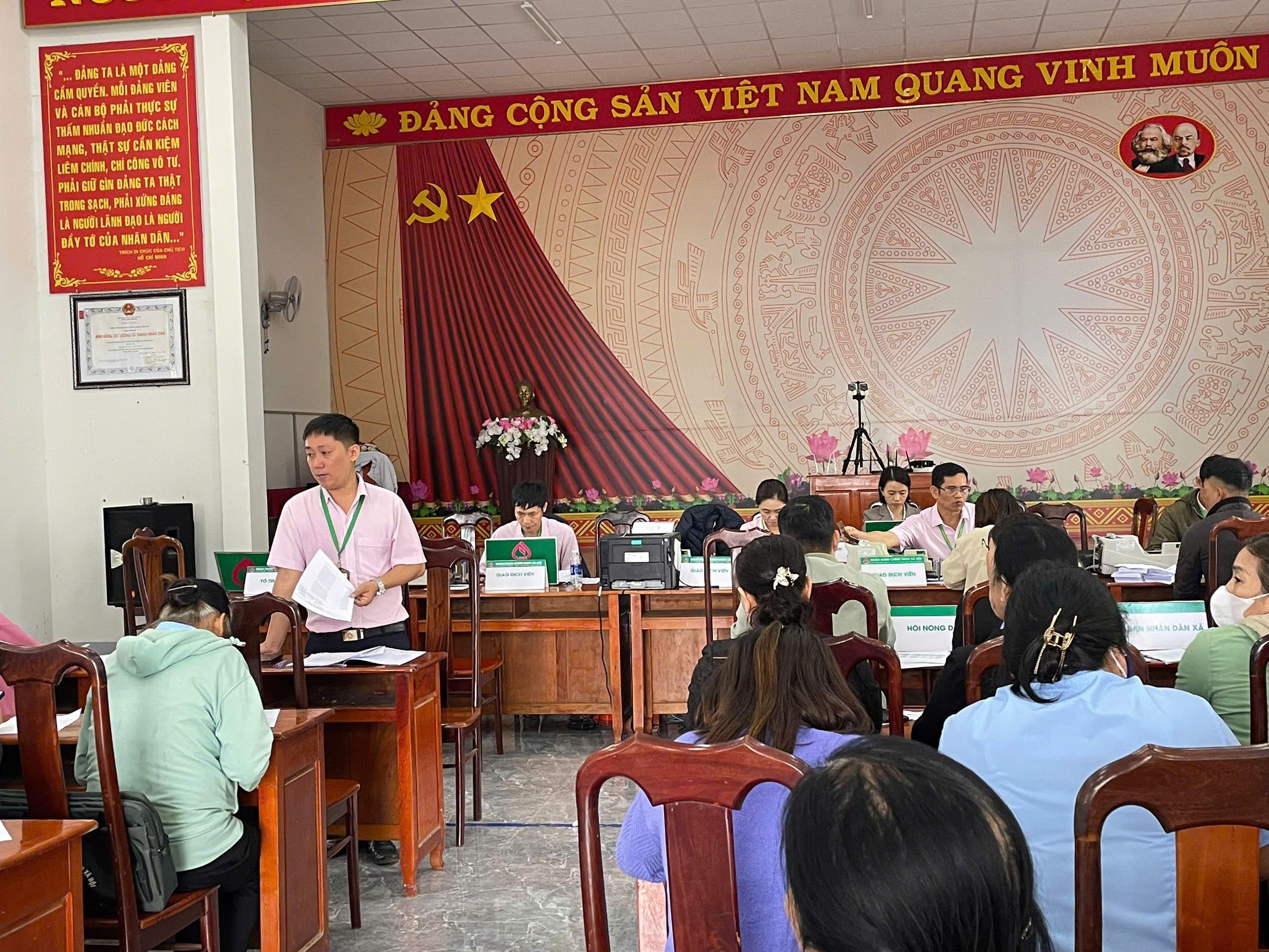 NGÂN HÀNG CHÍNH SÁCH XÃ HỘI HUYỆN GIAO BAN ĐỊNH KỲ THÁNG 02/2025 VỚI HỘI ĐOÀN THỂ, TỔ TIẾT KIỆM VÀ VAY VỐN  TẠI XÃ EA NA